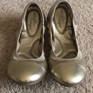 NWOT dexflex gold flats